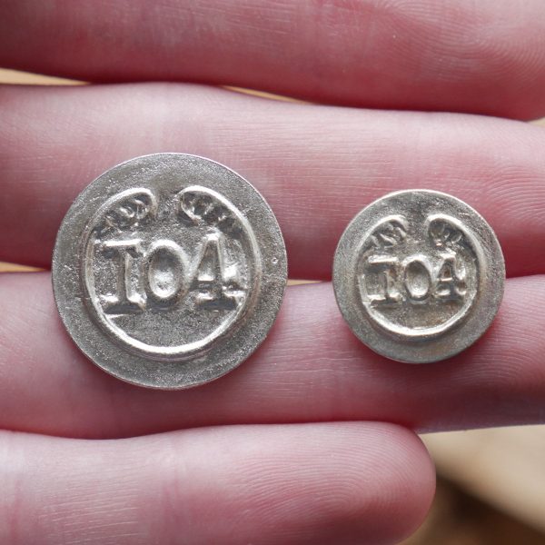 7 8  and 5 8  104th Regiment Button (German) 1776-1791 Fashion - Image 2